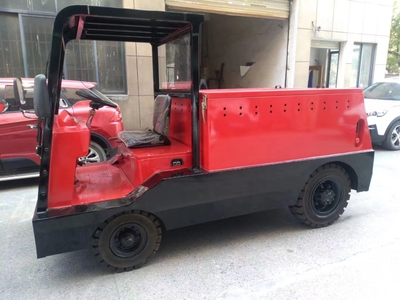 电动牵引车